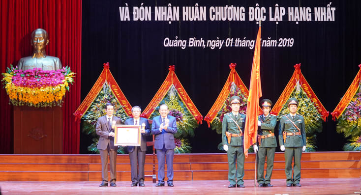 Lễ kỷ niệm 30 năm Ngày tái lập tỉnh, 70 năm Ngày Quảng Bình quật khởi và đón nhận Huân chương Độc...