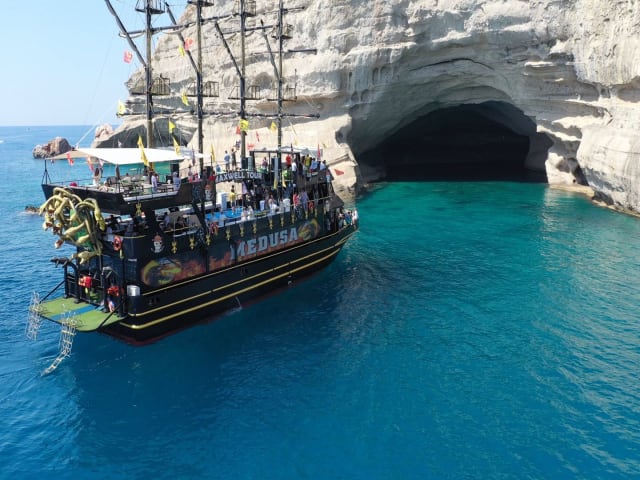 Kemer Medusa Korsan Tekne Turu
