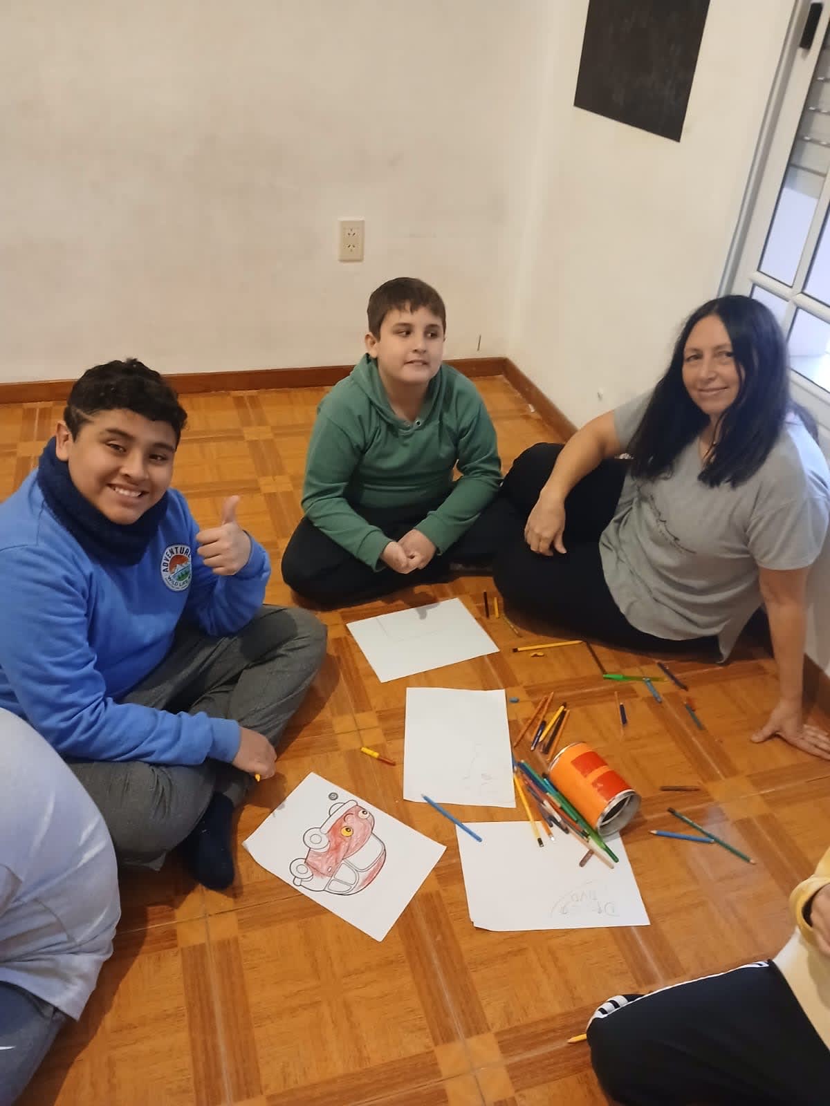 Actividad artística del grupo Preadolescentes de Jugando Con Amigos