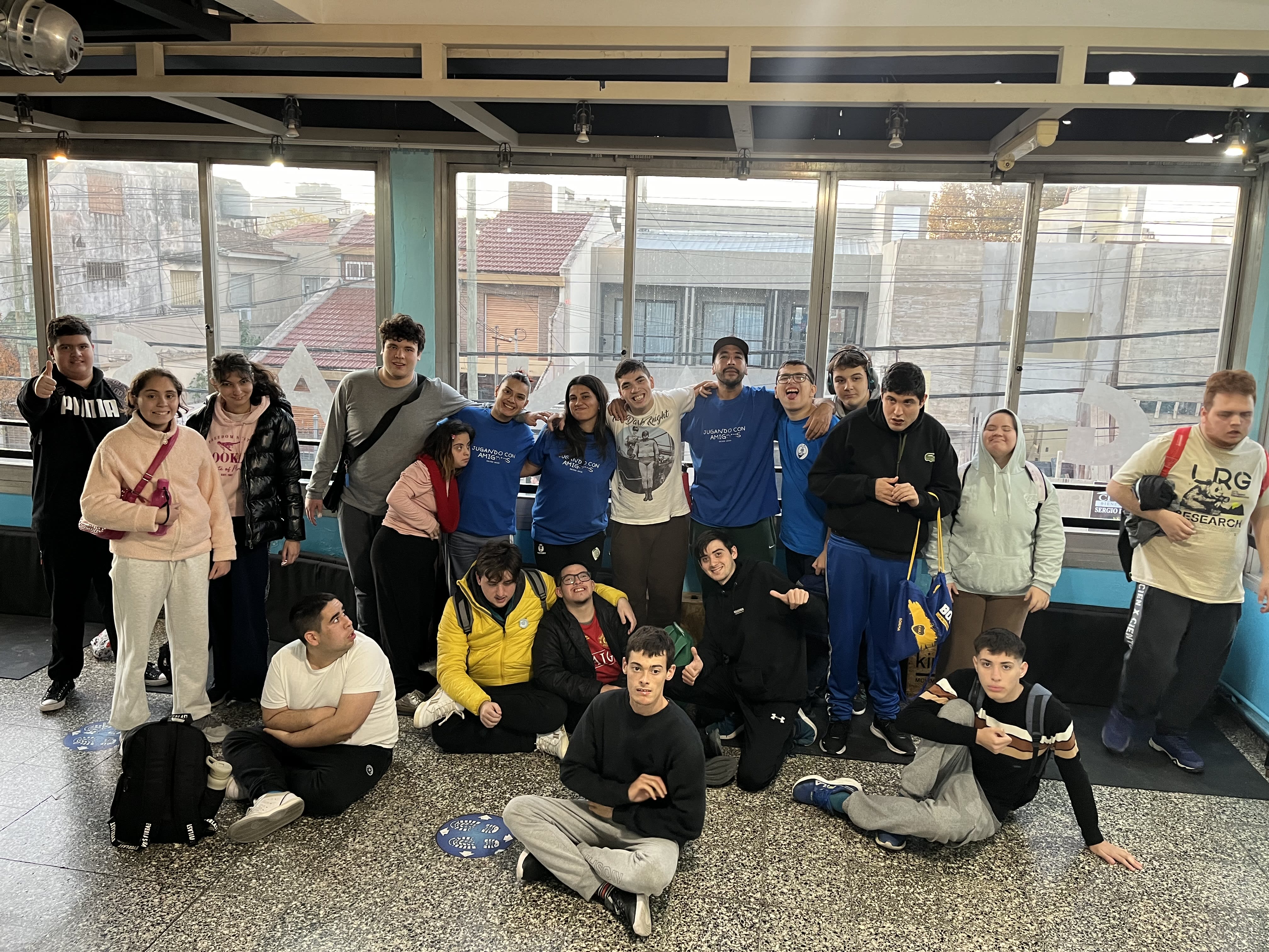 Grupo de adolescentes y jóvenes de Jugando Con Amigos
