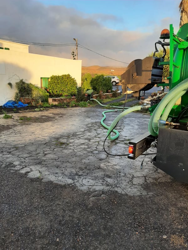 Vaciado pozo negro en Teguise