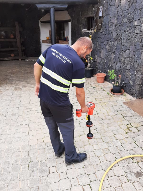 Localización de arqueta oculta