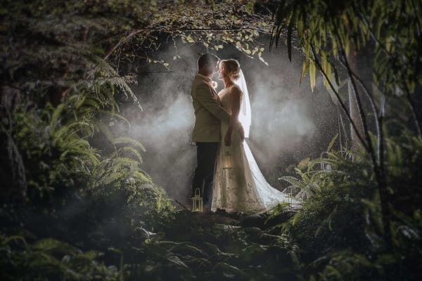 Tessa & Graeme wedding at Liddington Gardens