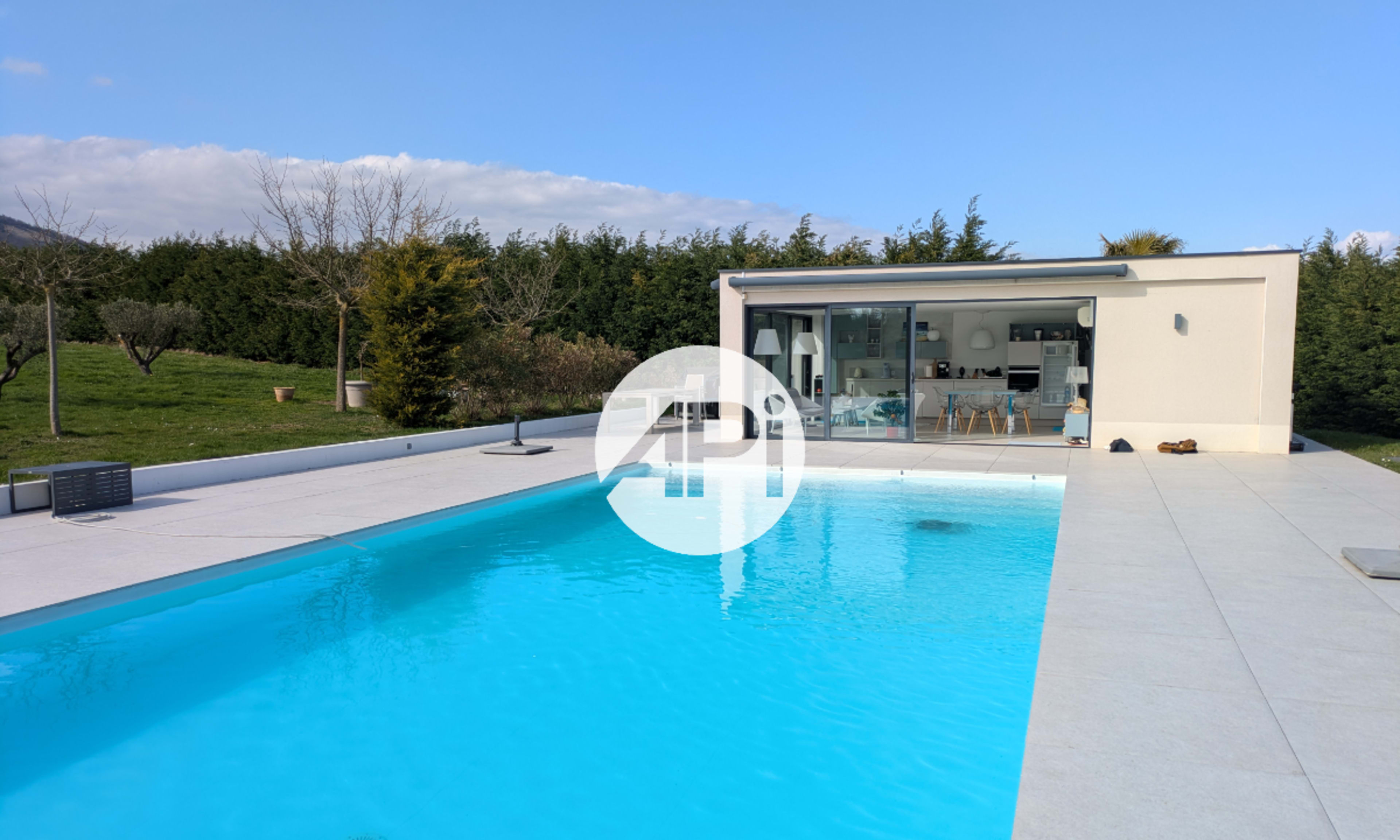 Maison à Condrieu, 290 m²