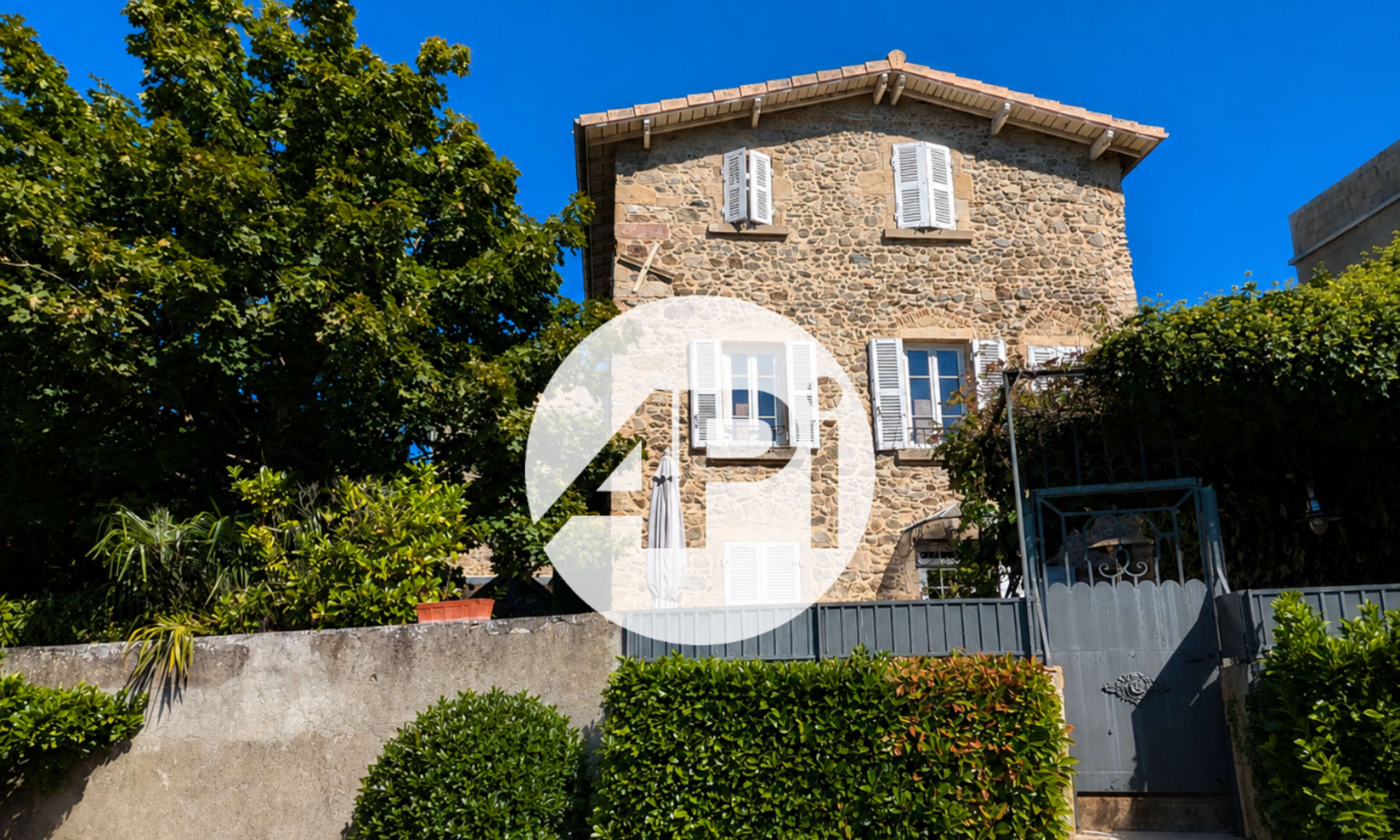 Maison à Condrieu, 280 m²