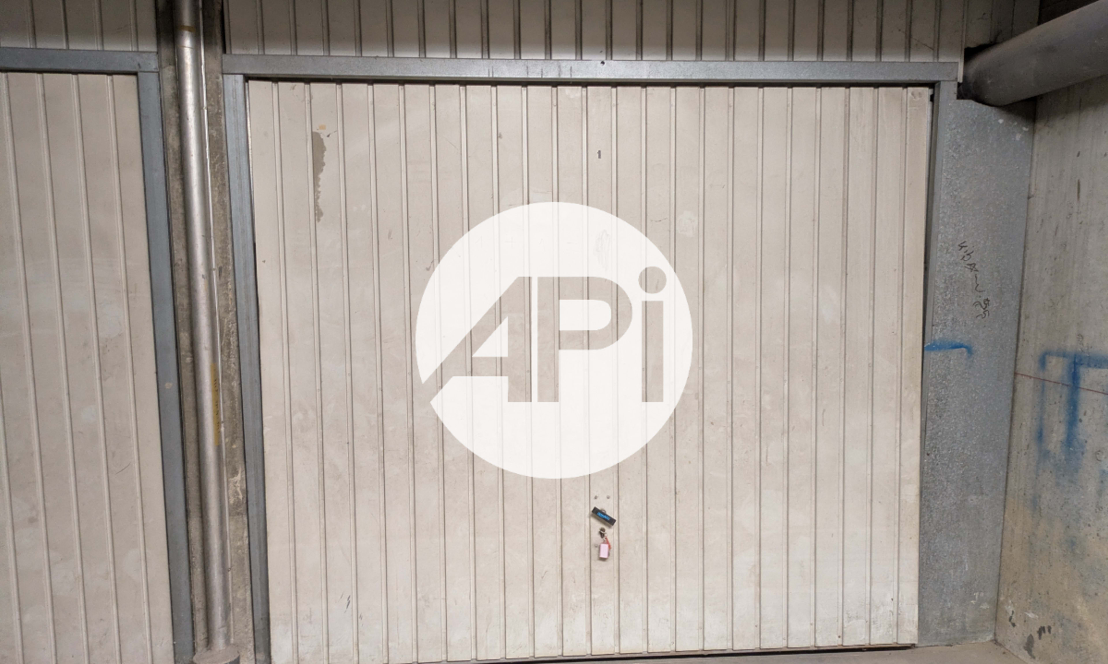 Garages à Condrieu, 13.6 m²