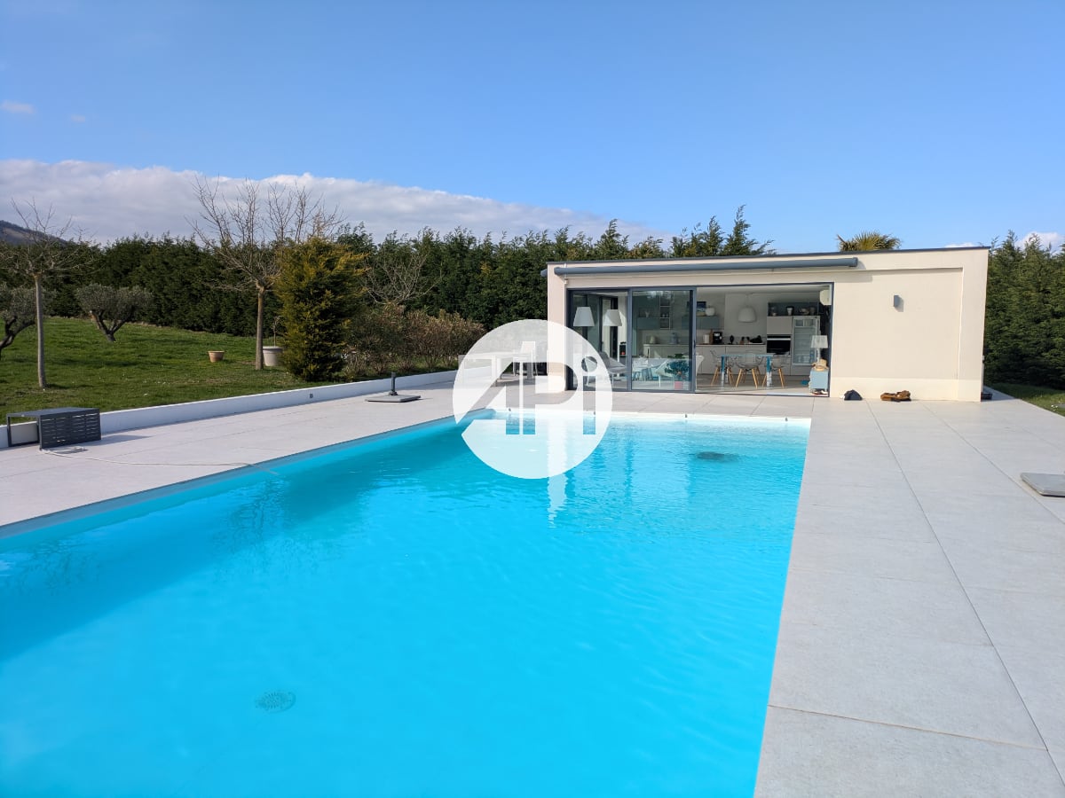 Maison 5 pièces 290 m² à vendre – à Condrieu (69420)