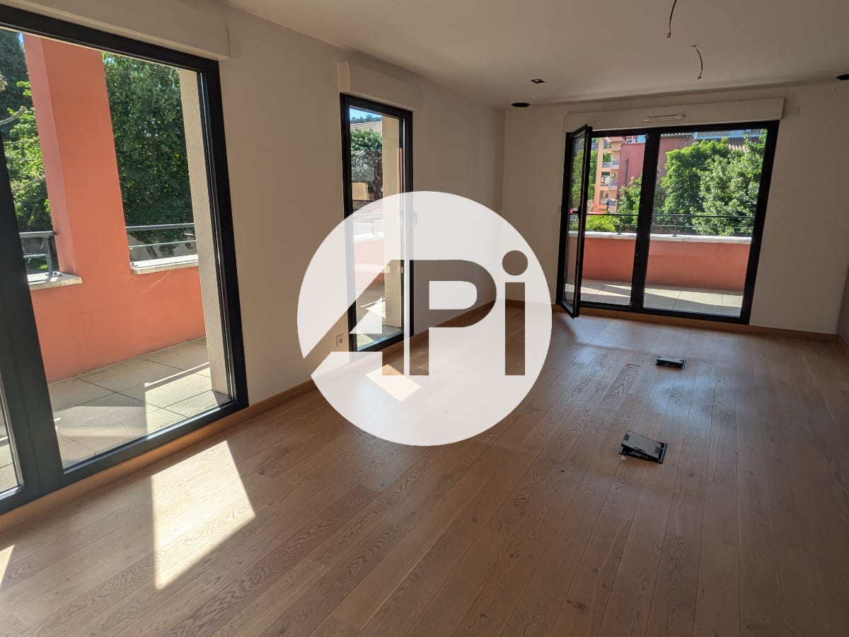 Local commercial 375.32 m² à vendre – à Condrieu (69420)