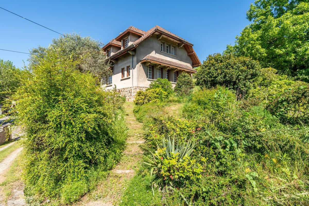Maison 8 pièces 246 m² à vendre – à Pélussin (42410)