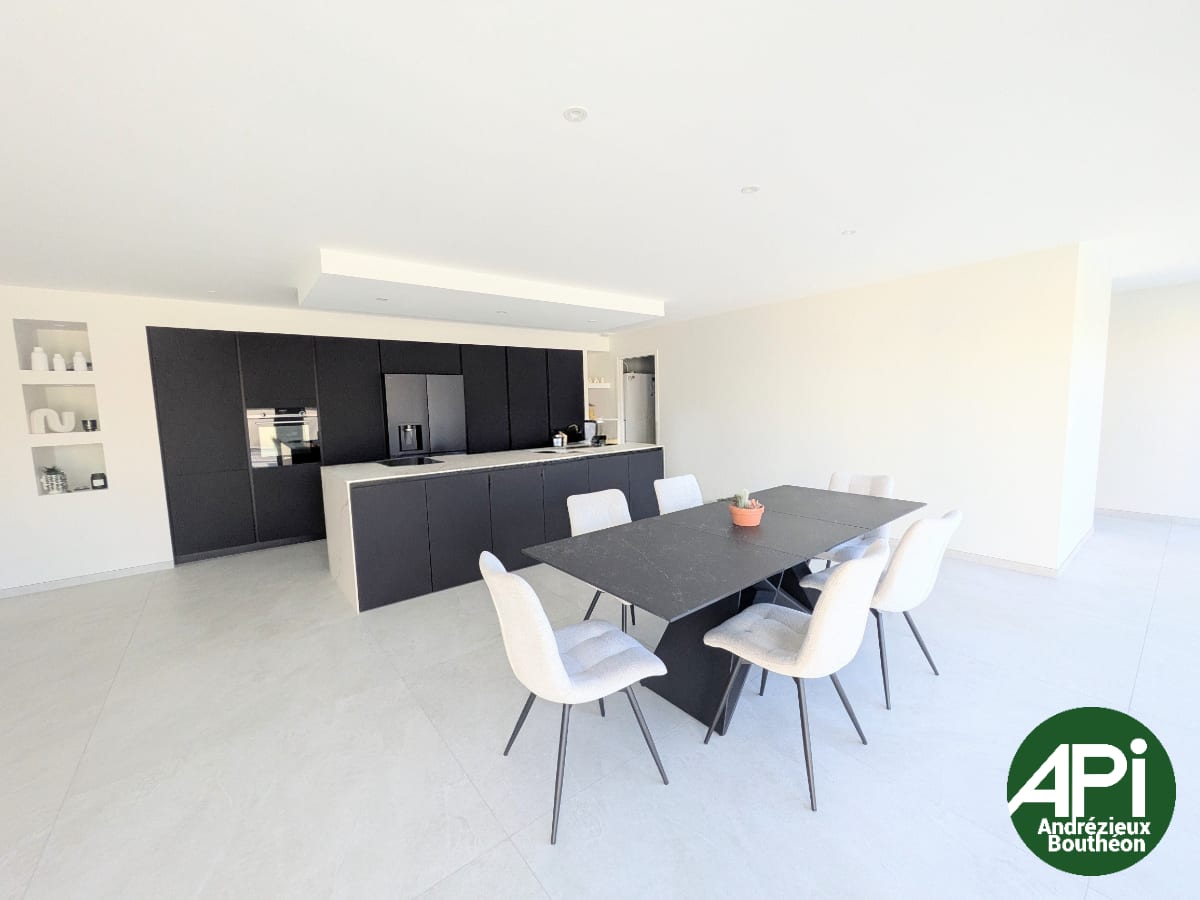 Maison 6 pièces 159.6 m² à vendre – à Saint-Priest-en-Jarez (42270)