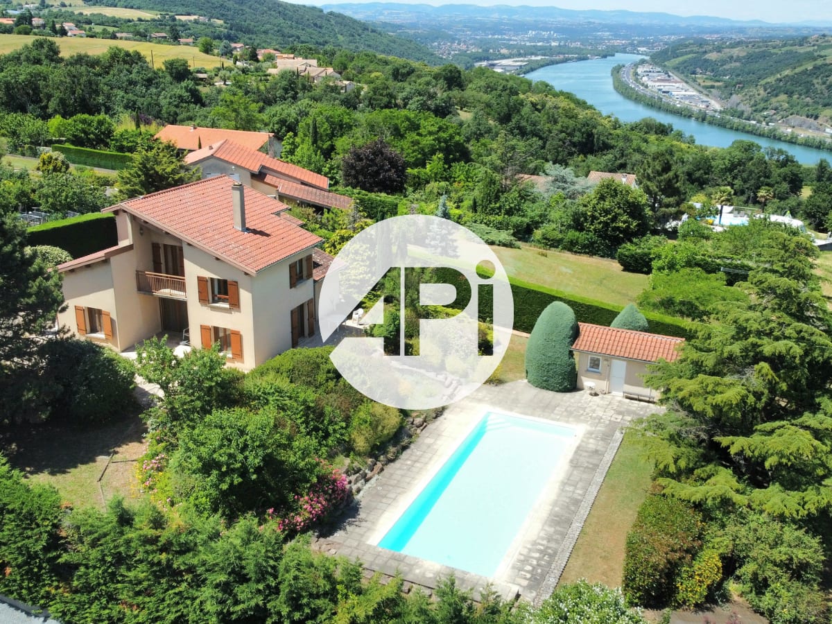 Maison 4 pièces 135 m² à vendre – à Saint-Romain-en-Gal (69560)
