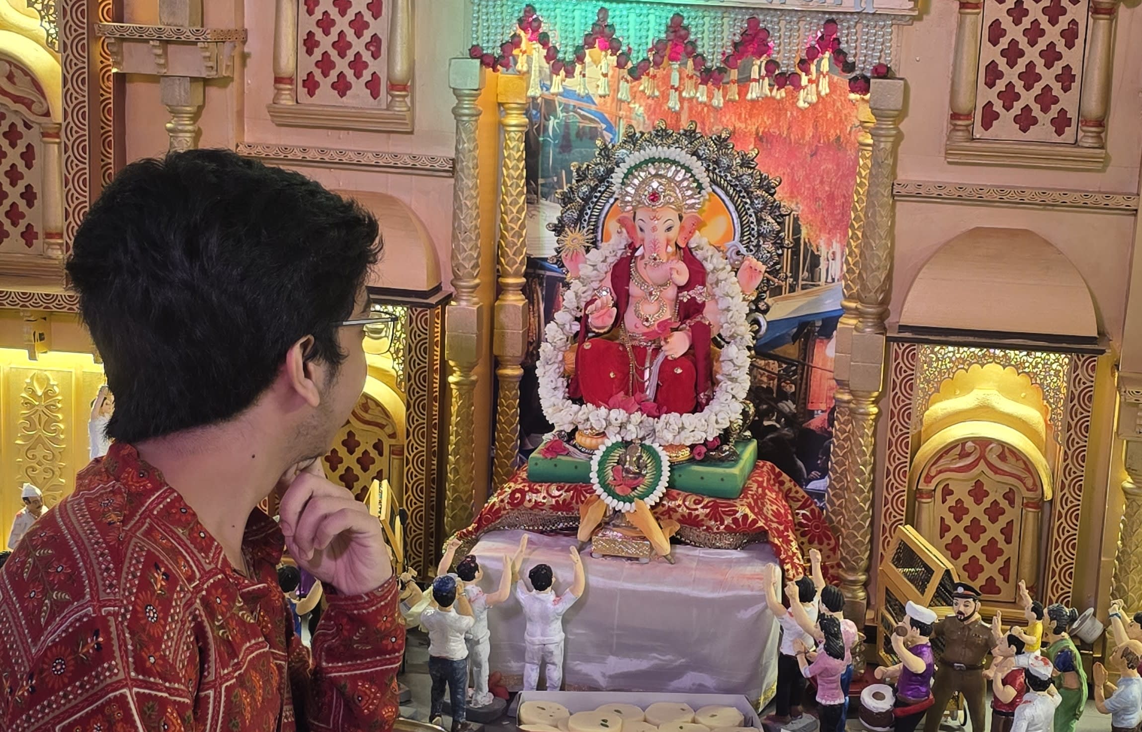Mumbai Ganesh Chaturthi devotee moment