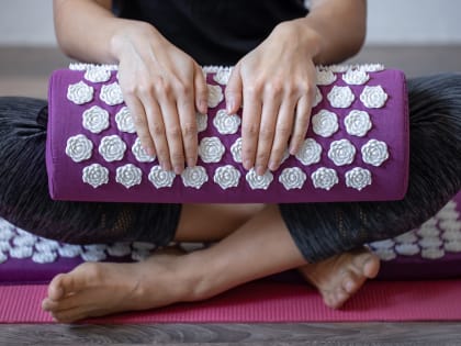 Избавиться от боли: полезные свойства игольчатых массажных ковриков