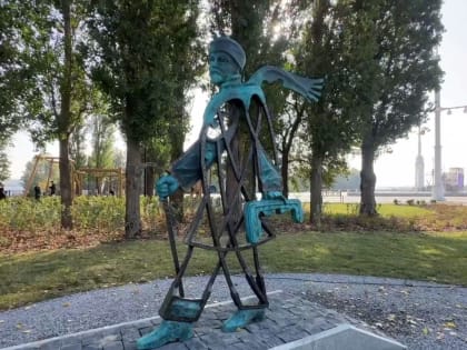 Необычный памятник Ивану Бунину вызывает вопросы у воронежцев