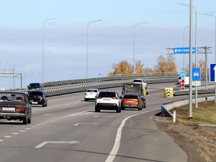 Крупная авария приводит к затору на трассе