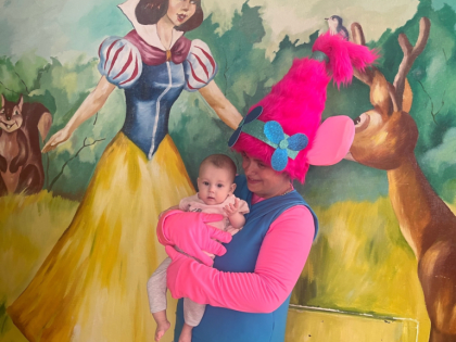 Сотрудники БФ «Общие дети» вместе со сказочным героем поздравили маленьких пациентов Воронежской областной детской клинической больницы №1 с Днём защиты детей, находящихся на лечен