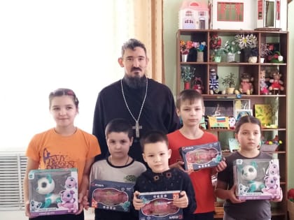 Накануне важного христианского праздника Сретения Господня воспитанников отделения с. Тимирязево Каменского района посетил Иерей Артемий с матушкой Татьяной.