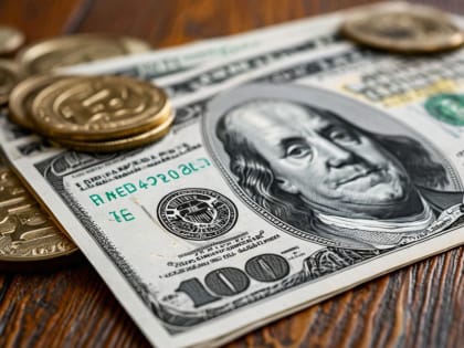 Почему курсы доллара и евро резко растут в праздники