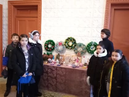 На выставке елочных игрушек