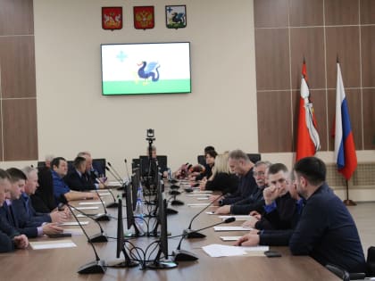 Утвердили схему избирательных округов и наградили жителей района