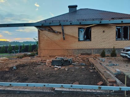 В Белгородской области от прямого попадания в дом погибла женщина