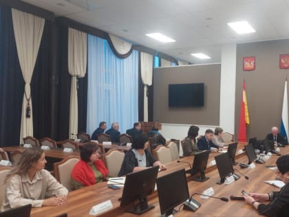 Глава Воробьёвского муниципального района провел еженедельное рабочее совещание