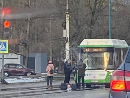 Автобус сбил мужчину на пешеходном переходе в Воронеже