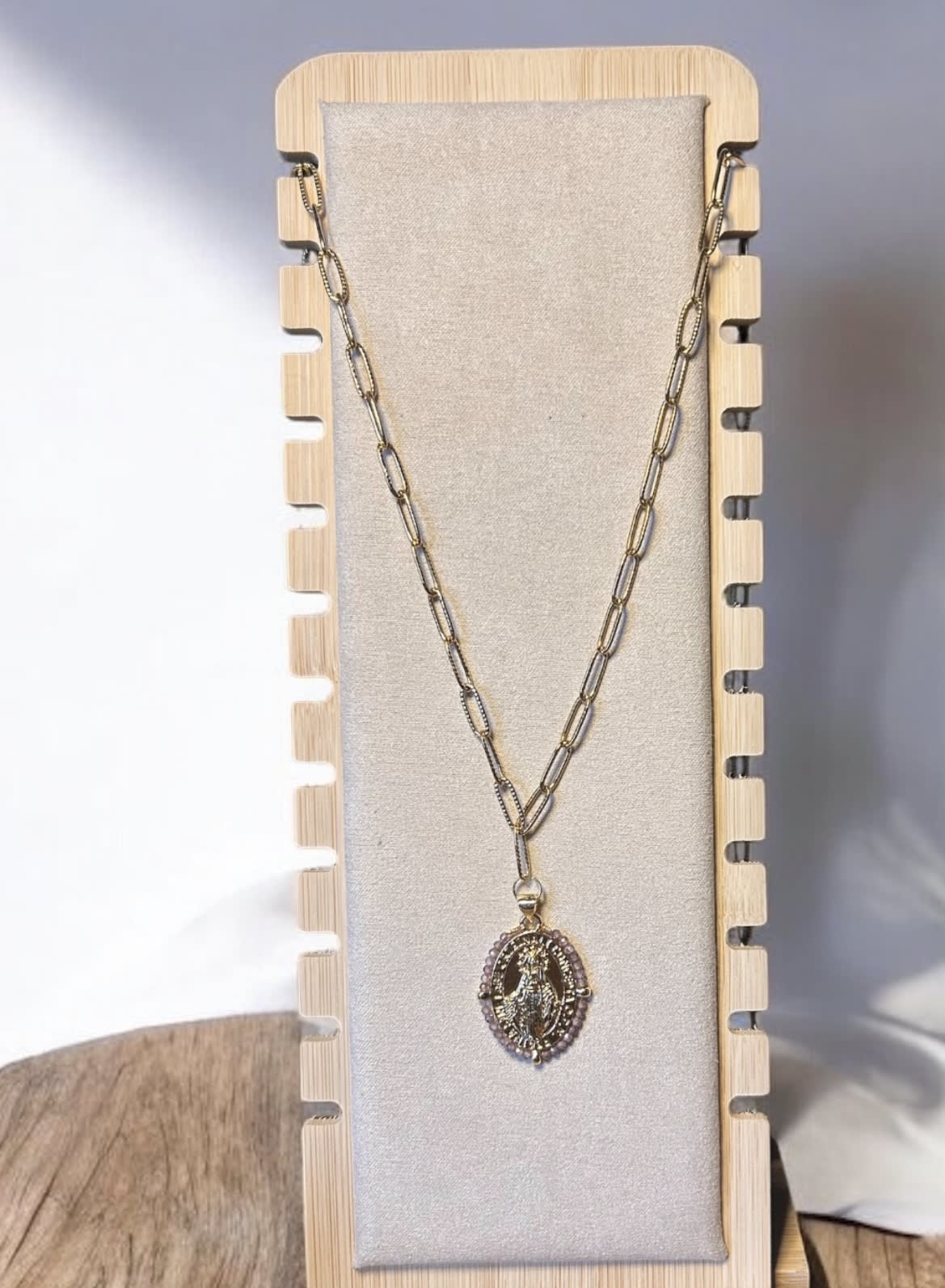 Le Collier Médaille Madone Rose Poudré