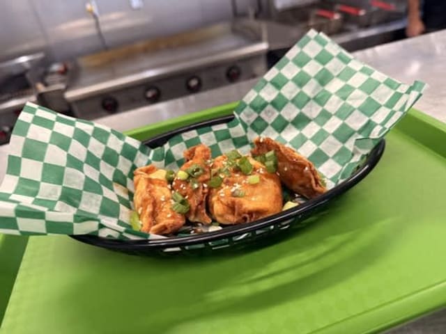 Dumpling Frit au Poulet (4 mcx) (Chicken Fried Dumpling (4 pcs))