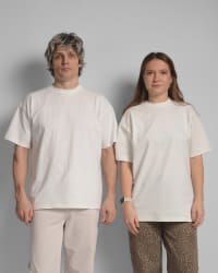 365.APParel Basic T-shirt Off White — couple lifestyle photo 1
