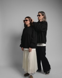 365.APParel Oversize Sweatshirt Black — couple lifestyle photo 1