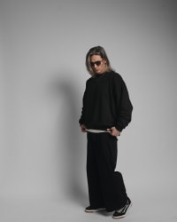 365.APParel Oversize Sweatshirt Black — men's lifestyle photo 7