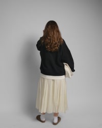 365.APParel Oversize Sweatshirt Black — women's lifestyle photo 8