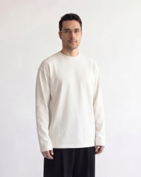 365APParel-basic-longsleeve-off-white-man-front-close-studio