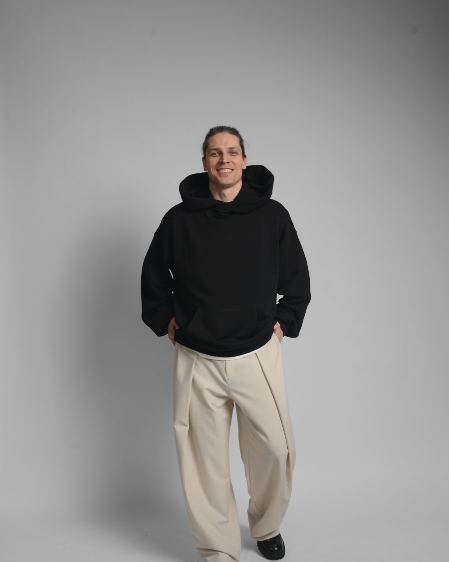 365.APParel Oversize Hoodie Black — men's lifestyle photo 11