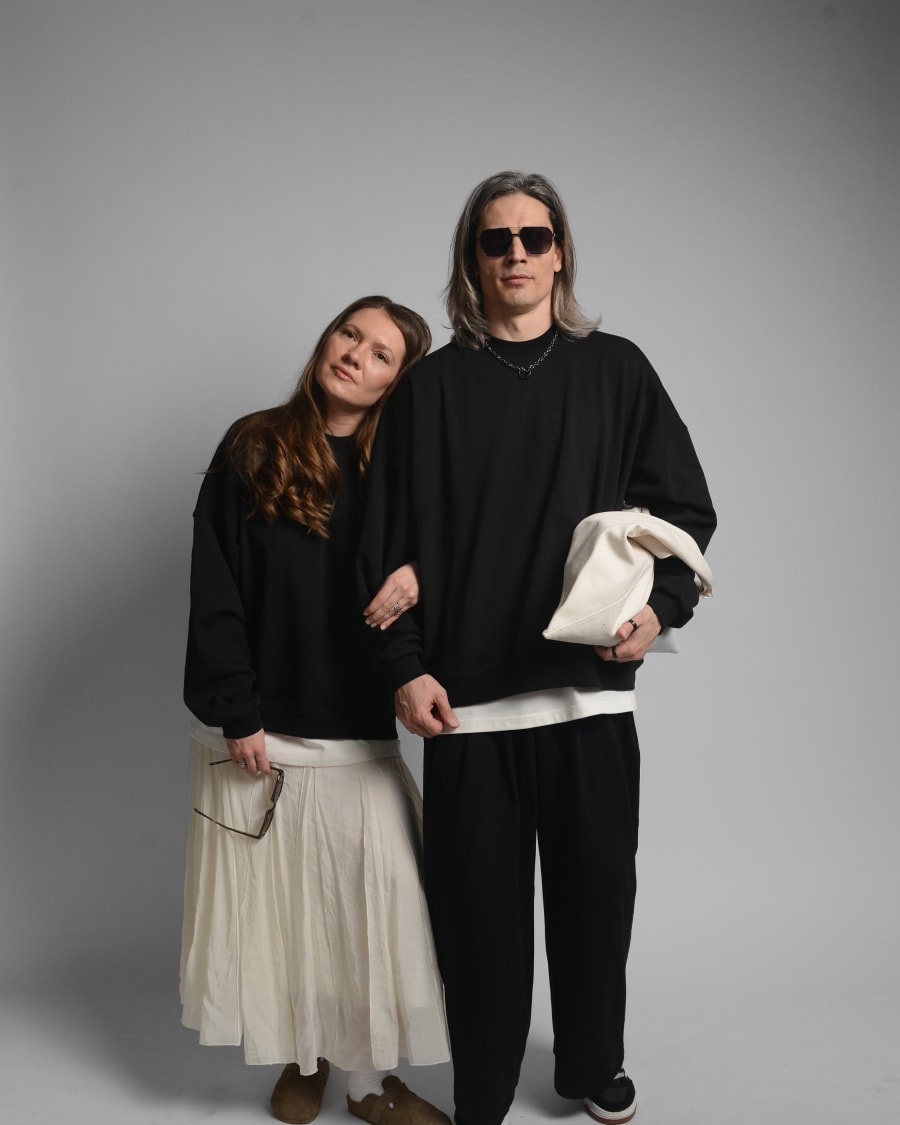 365.APParel Oversize Sweatshirt Black — couple lifestyle photo 2