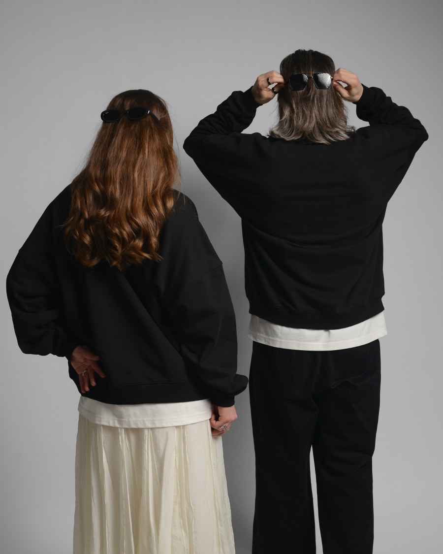 365.APParel Oversize Sweatshirt Black — couple lifestyle photo 3