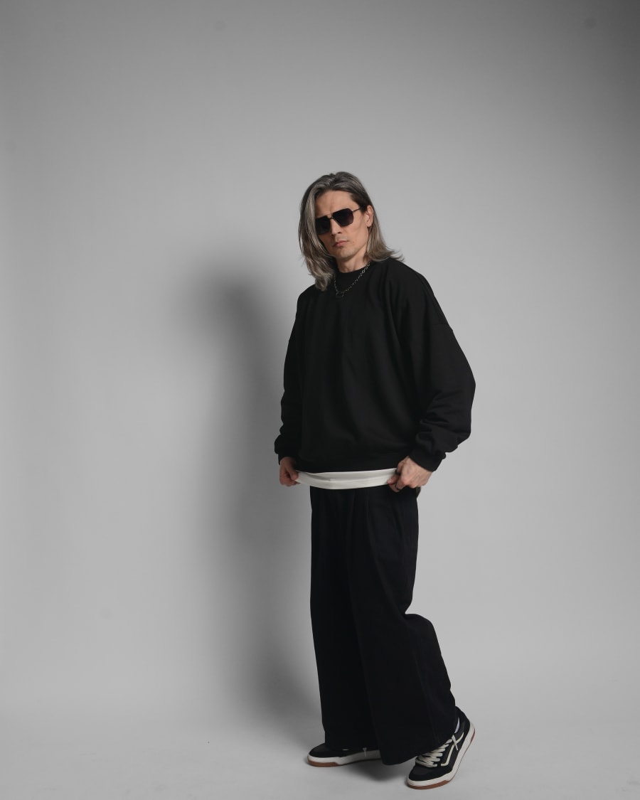 365.APParel Oversize Sweatshirt Black — men's lifestyle photo 8