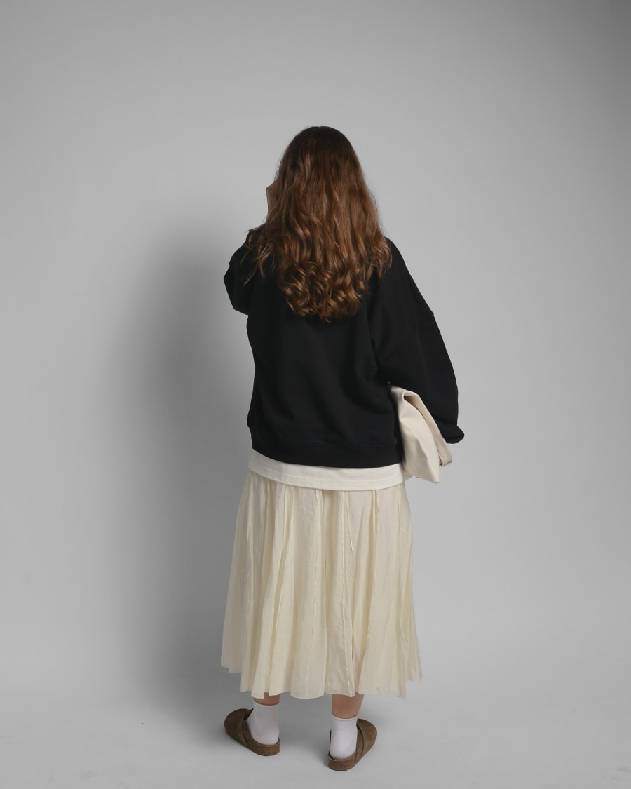 365.APParel Oversize Sweatshirt Black — women's lifestyle photo 8