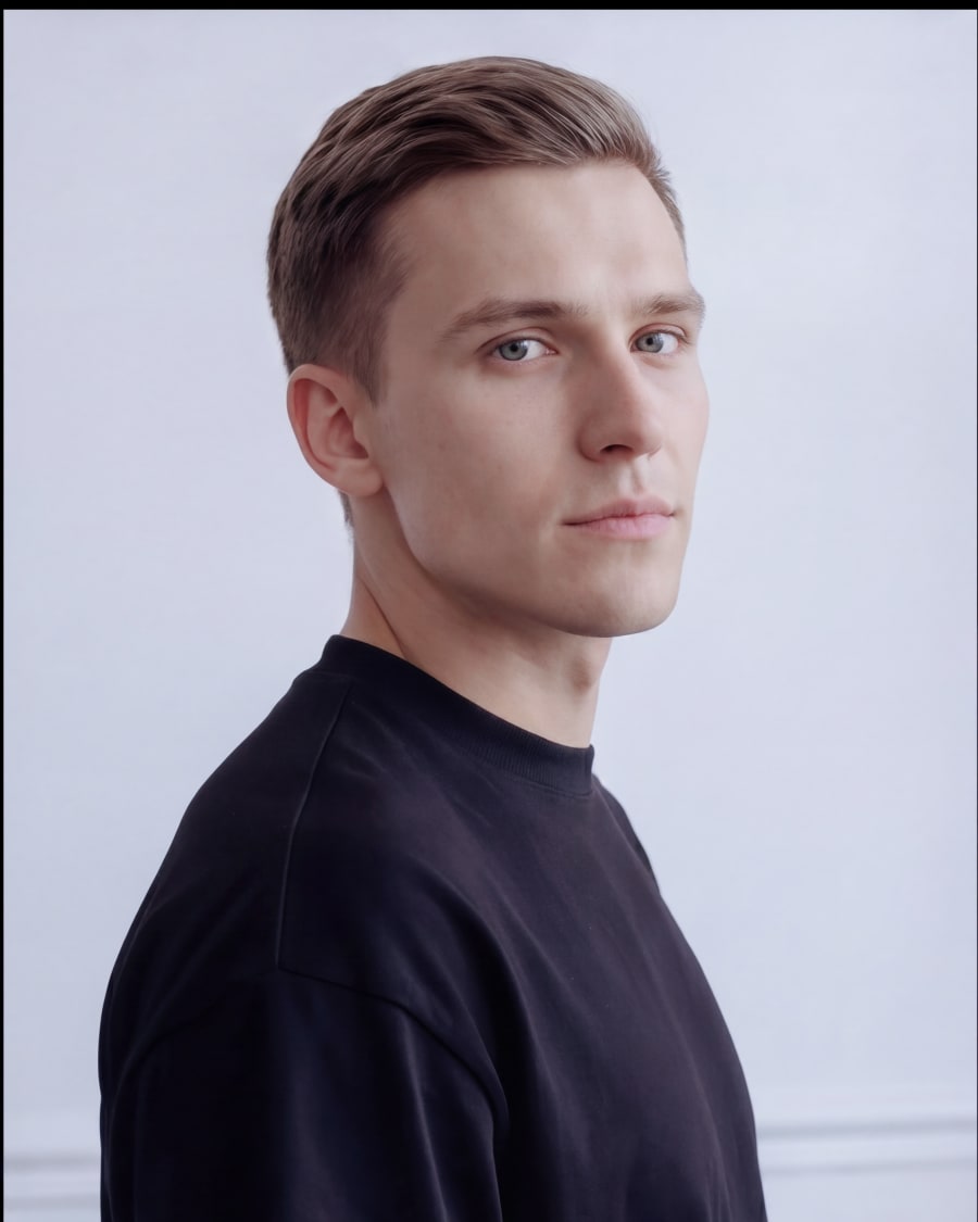 365.APParel Oversize T-shirt Black — man, portrait crop, three-quarter front, direct gaze, indoor editorial