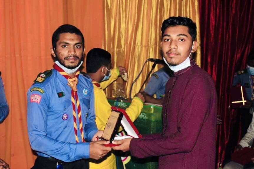 Bondhon Mukto Scout Group Reunion Accepting the honor/recognition.