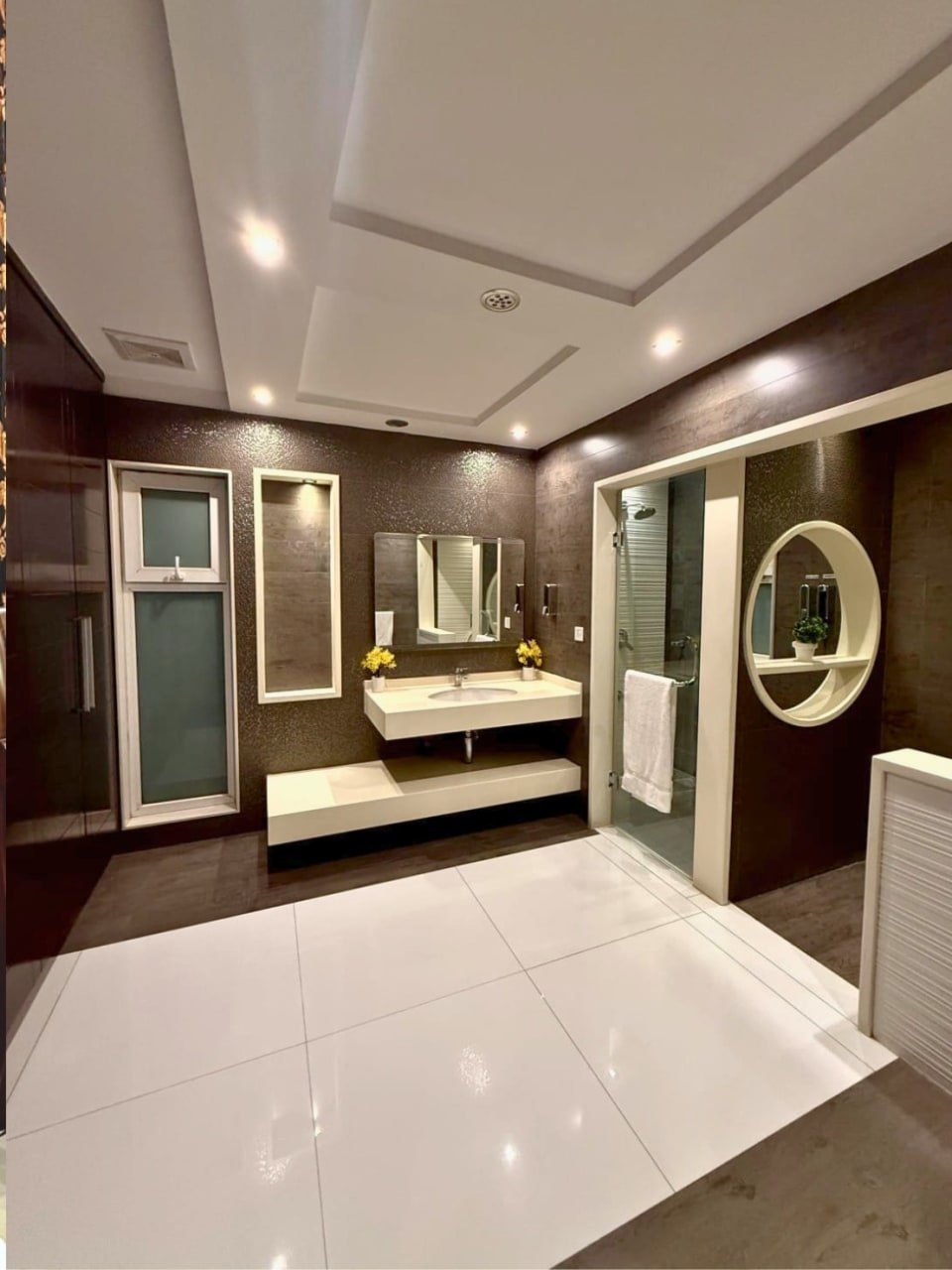 Spacious Modern 1BR | DHA Ph5