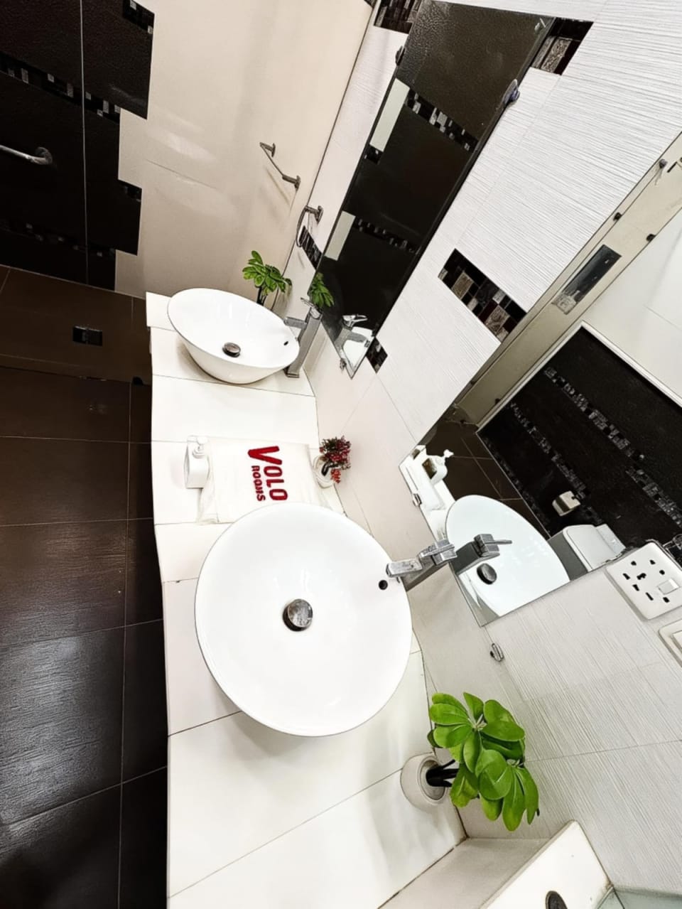 Luxury Villa in DHA 5 | Pool, Cinema, Lift
