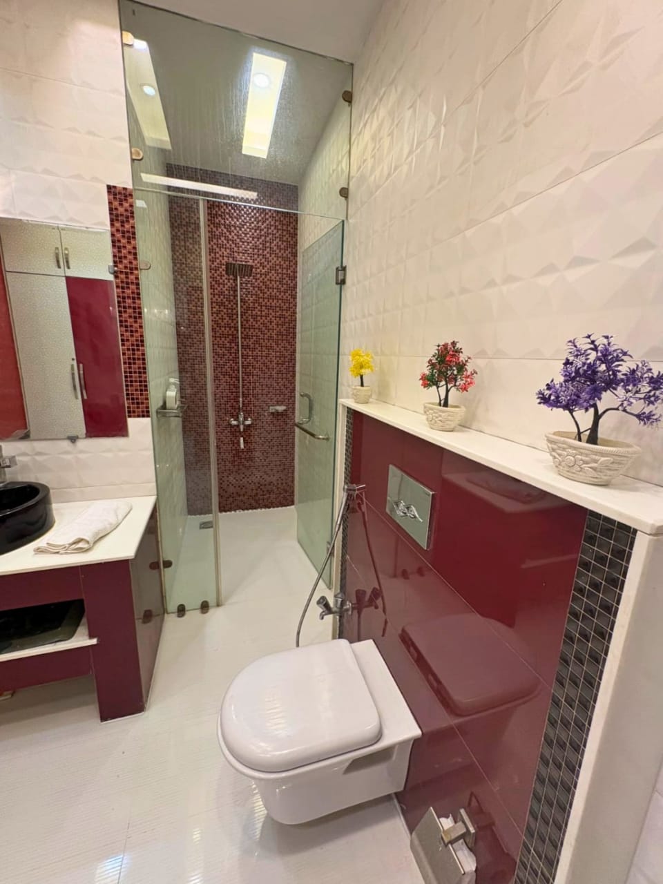 Luxury 5BR Full  | DHA Phase 5 | Pool, Theatre — photo 1