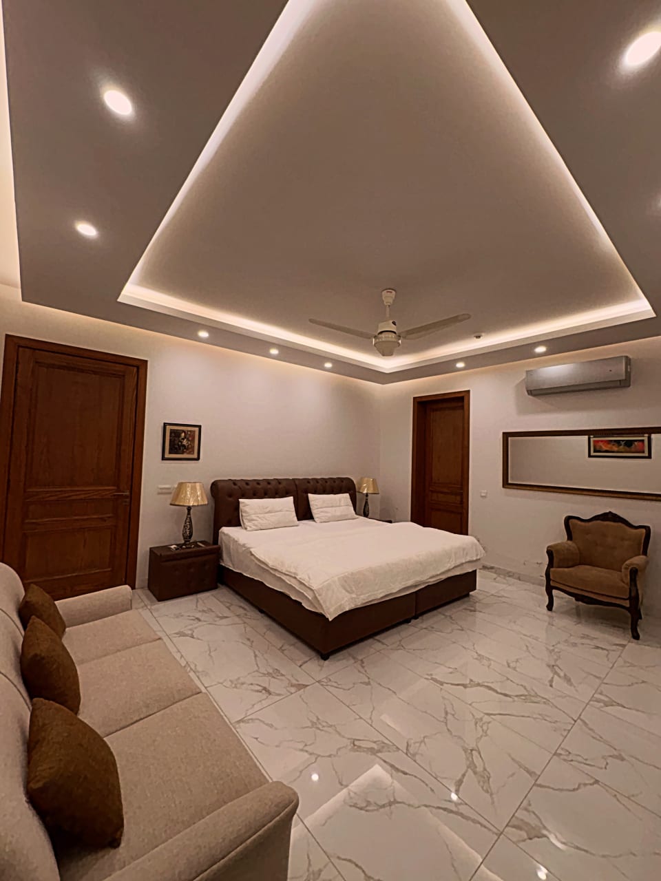 Executive Twin Bed Room | DHA | Fast Wi-Fi & TV — photo 1