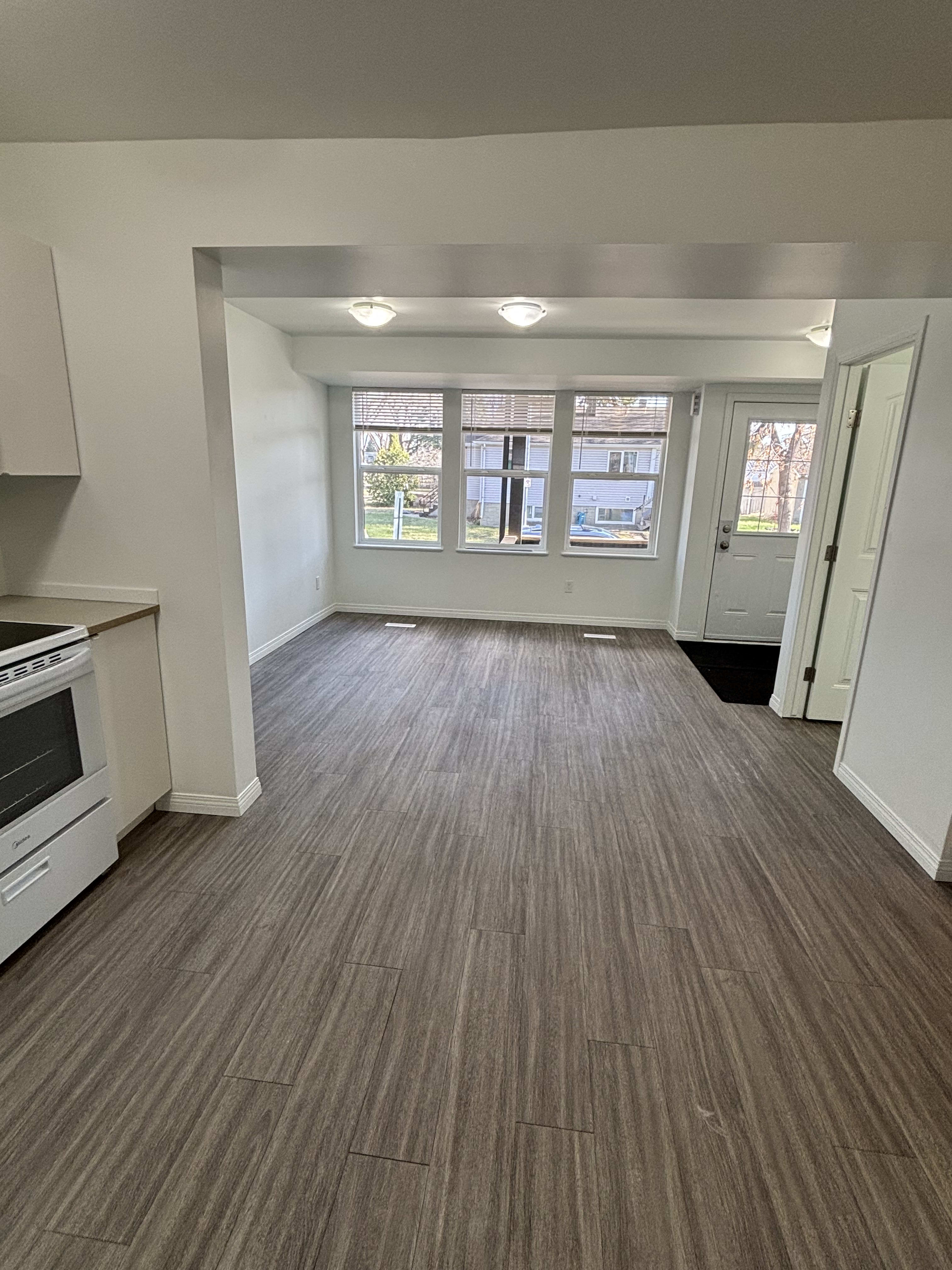 6 Bedroom 3.5 Bath Full House thumbnail 8