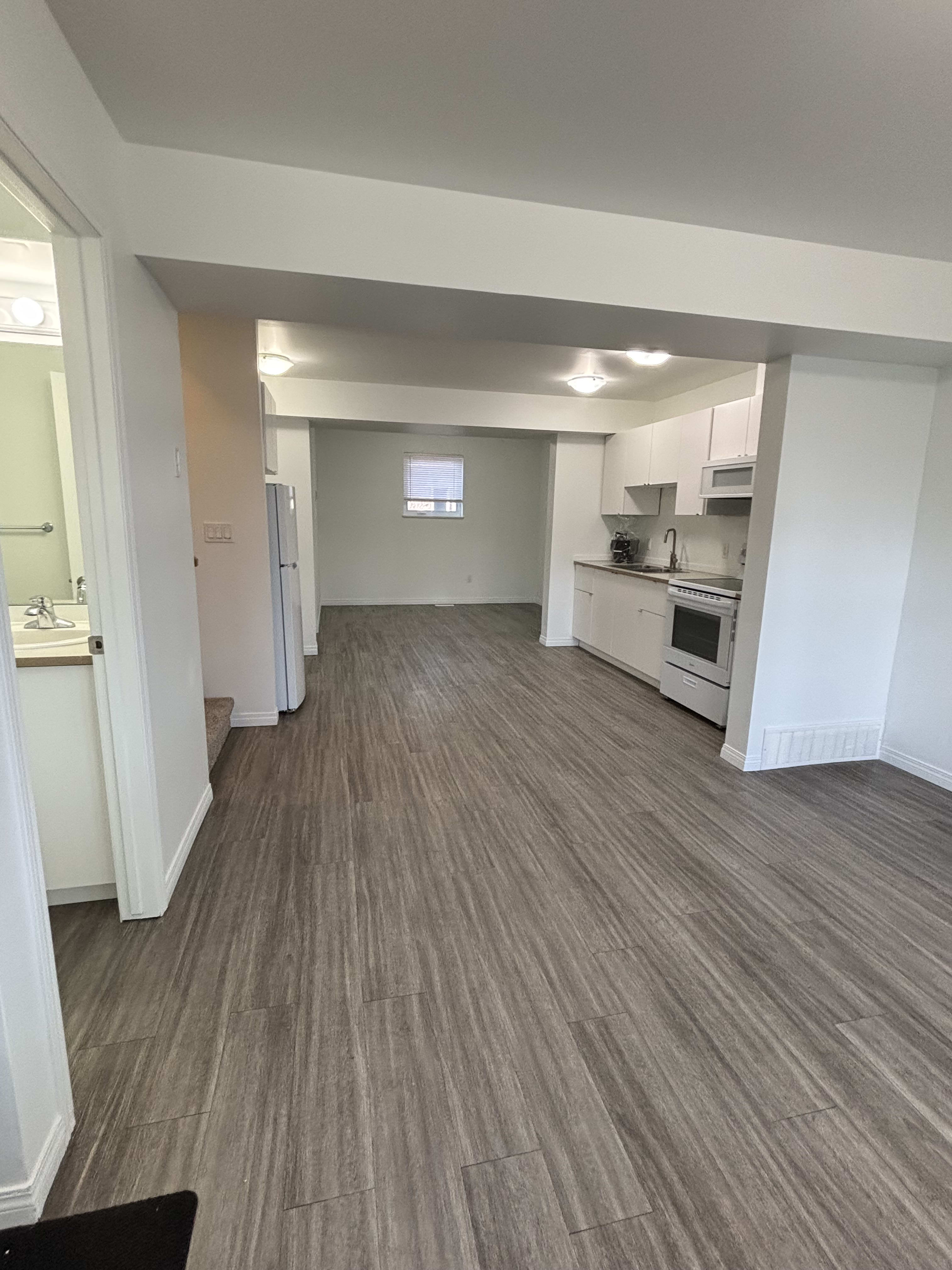 6 Bedroom 3.5 Bath Full House thumbnail 5