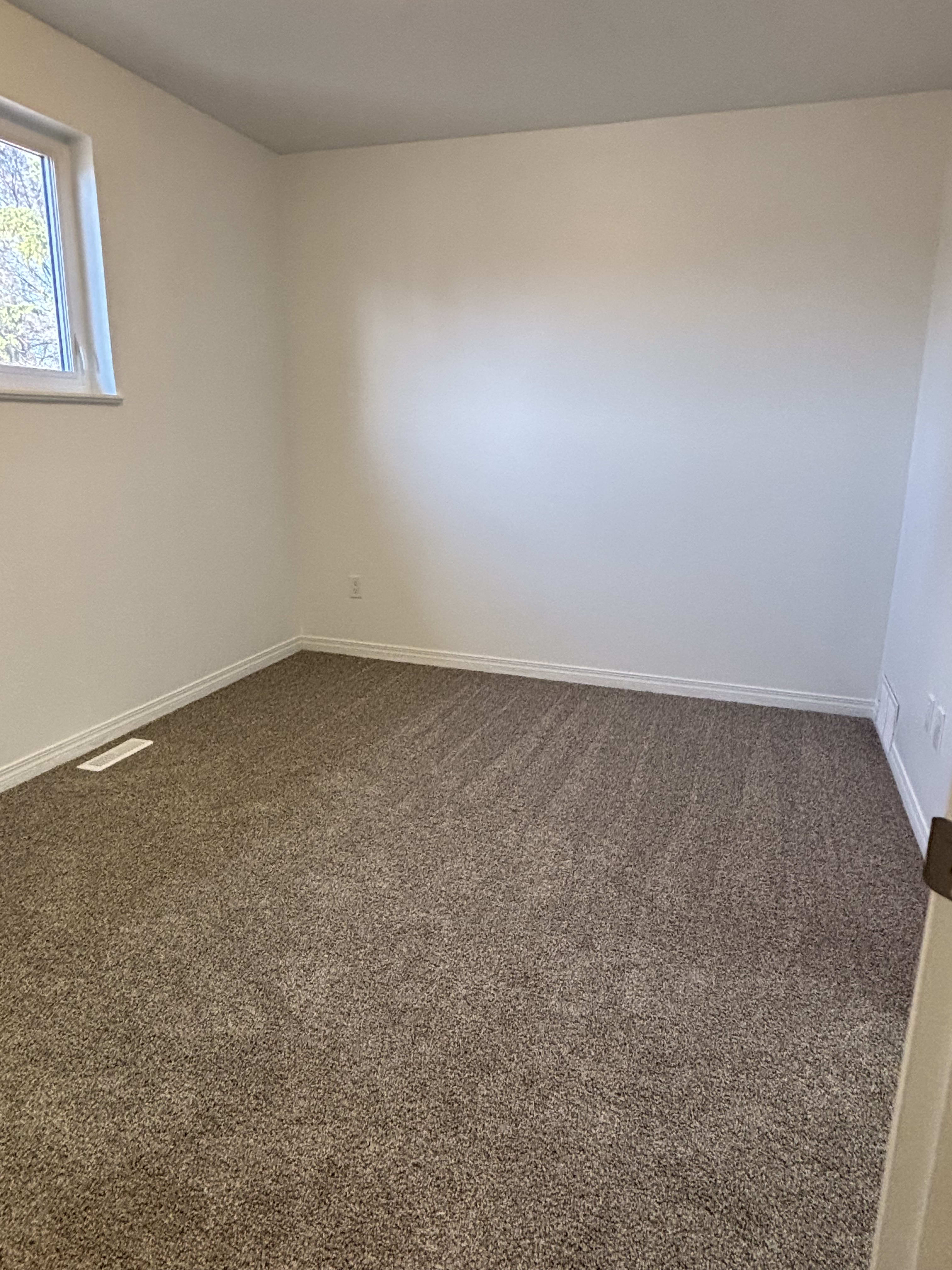 6 Bedroom 3.5 Bath Full House thumbnail 25