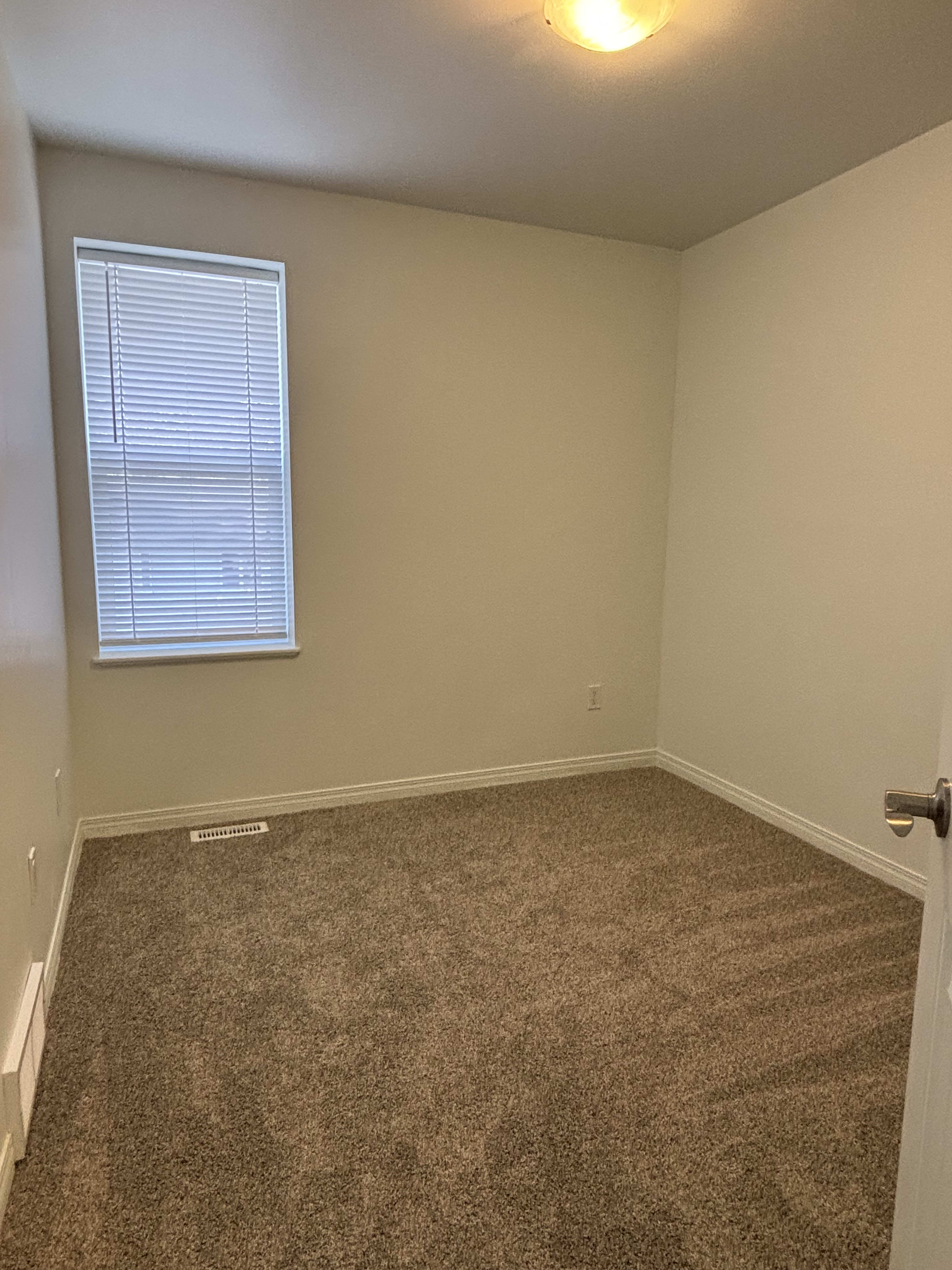 6 Bedroom 3.5 Bath Full House thumbnail 32