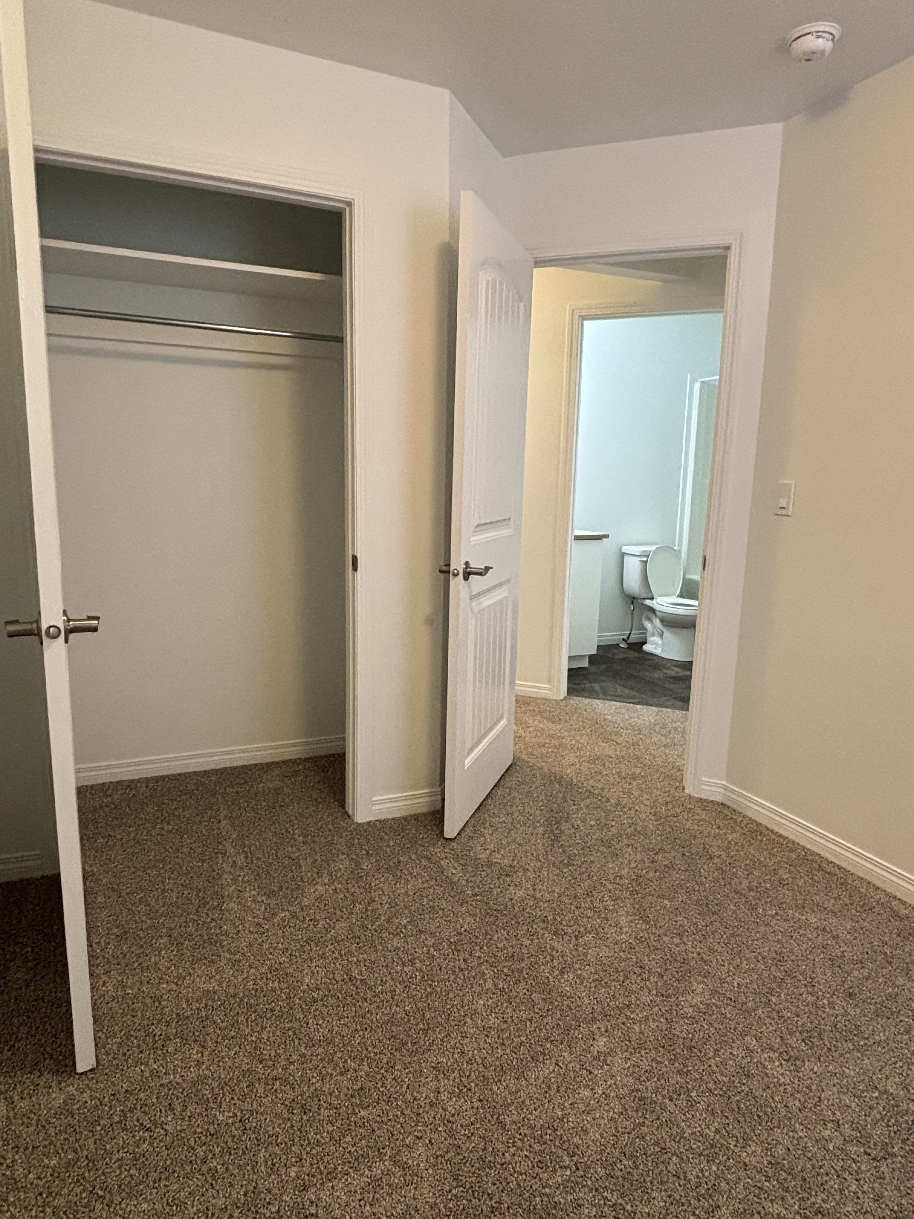 6 Bedroom 3.5 Bath Full House thumbnail 33